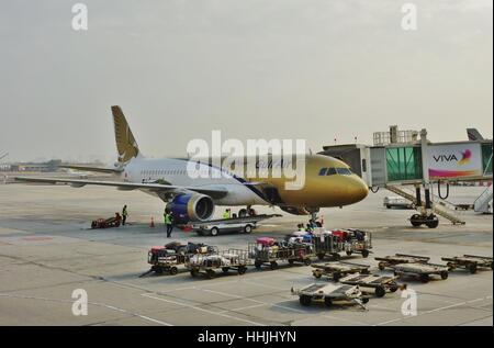 Il Bahrain International Airport (BAH) vicino a Manama, la capitale del Bahrain. Si tratta di un mozzo per il vettore nazionale Gulf Air (GF). Foto Stock