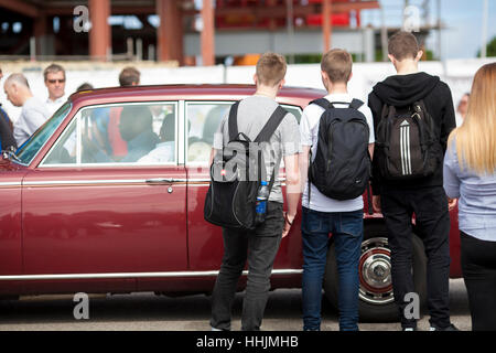 In corrispondenza di un mensile Auto e soddisfare di caffè nel centro di Liverpool. Foto Stock