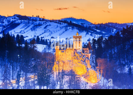 Brasov, in Transilvania. La Romania. Il castello medievale di crusca, noto per la leggenda di Dracula. Foto Stock