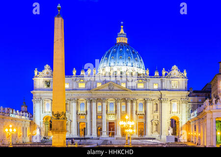 Roma, Italia. La Basilica di San Pietro in Vaticano Foto Stock