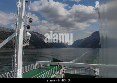 Vista dal traghetto sul Lysefjord, Norvegia Foto Stock