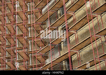 Ponteggio su edificio di appartamenti Foto Stock