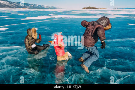 Il divertimento sul ghiaccio nel vento Foto Stock