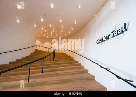 Elbphilharmonie di Amburgo, Germania; scalone interno alla sala da concerto presso casa nuova opera di Amburgo, Germania. Foto Stock