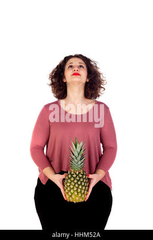 Bella curva girl holding e ananas isolato su uno sfondo bianco Foto Stock