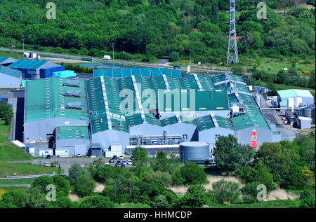 Vista aerea sulla fabbrica di Volvic Volvic Puy-de-Dome Massif-Central Auvergne Francia Foto Stock