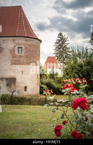 Alle mura della vecchia città di Nördlingen, Baviera, Germania Foto Stock