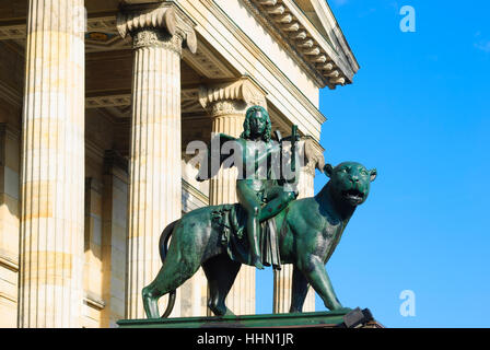 Berlino: Gendarmenmarkt Gendarme il mercato con il teatro (concert hall di Berlino) e cattedrale francese, , Berlino, Germania Foto Stock