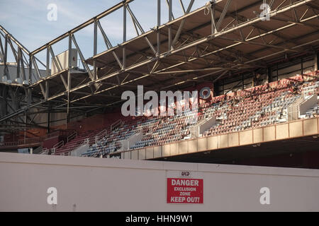 I lavori di demolizione continua a West Ham Boleyn Ground. Foto Stock