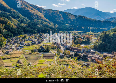 Villaggio di Shirakawa in autunno, Gifu, Giappone Foto Stock