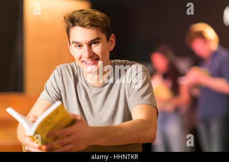 Ritratto di sorridere razza mista ragazzo adolescente Foto Stock