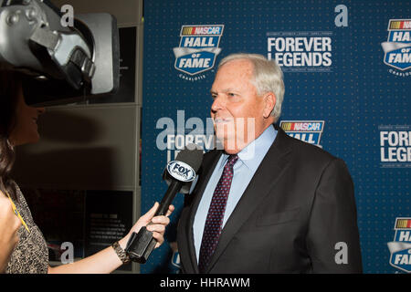 Charlotte, Stati Uniti d'America. Xx gen, 2017. Rick Hendrick sul tappeto rosso al NASCAR Hall of Fame cerimonia di induzione, in Charlotte, North Carolina Richard Childress, Rick Hendrick, Mark Martin, Raymond parchi, e Benny Parsons sono state introdotto nella Hall of Fame. Credito: Jason Walle/ZUMA filo/Alamy Live News Foto Stock