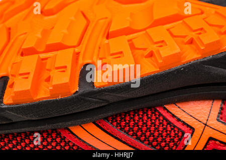 Close up prendere della suola di un cross country trainer in esecuzione scarpa Foto Stock