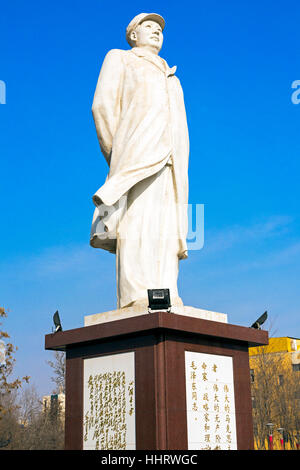 Il presidente Mao statua, Piazza del Popolo, Zhongwei, Ningxia, Cina Foto Stock