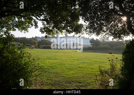 Lewes Crescent attraverso gli alberi. Foto Stock
