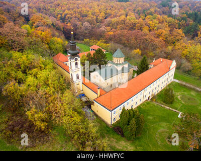 Vista aerea di Novo Hopovo monastero in Serbia Foto Stock