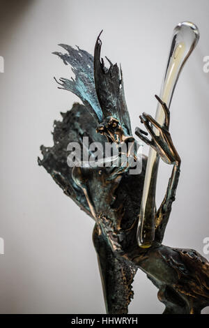 Moderno artistica statua in rame. Foto Stock