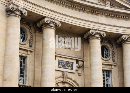 Liberte egalite fraternite sulla costruzione di Parigi. Foto Stock