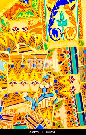 Colorato mosaico con piastrelle rotte Foto Stock