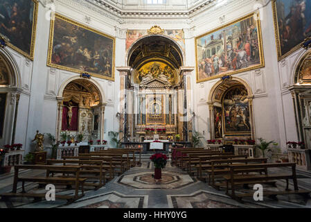 Roma. L'Italia. Interno della chiesa di Santa Maria della Pace. Foto Stock