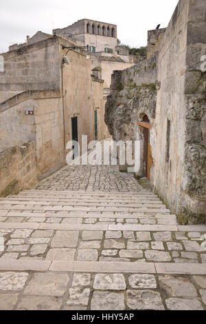 Strade all'interno dei Sassi di Matera (sassi di Matera), capitale europea della cultura 2019 - Basilicata, Italia Foto Stock