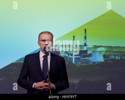 GLOGOW, Polonia - 20 gennaio 2017: Presidente del KGHM POLSKA Miedz Radoslaw Domagalski-Labedzki durante l'apertura ufficiale della nuova linea di produzione Foto Stock