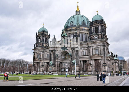 Esterno della cattedrale di Berlino o Berliner Dom aperte per i turisti su dicembre 23, 2014 a Berlino, Germania. Foto Stock