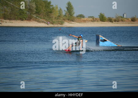 Sunset wakeboarding sessione in Alpipark. Foto Stock