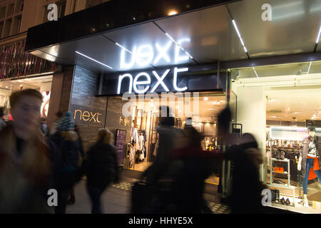 Prossima vestiti rivenditore, Oxford Street, Londra, Inghilterra, Regno Unito Foto Stock