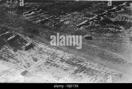 Antique 1917 fotografia, vasche a Champlieu, Francia, datata 6 maggio 1917. Foto Stock