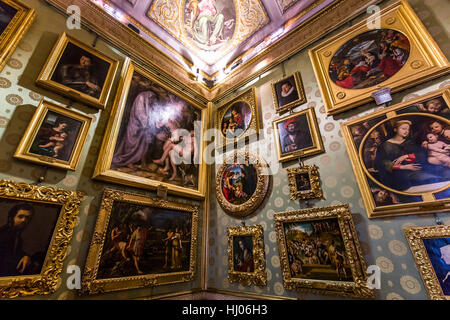 Firenze, Italia, 28 ottobre 2015 : gli interni e i dettagli architettonici di palazzo Pitti, ottobre 28, 2015 a Firenze, Italia Foto Stock