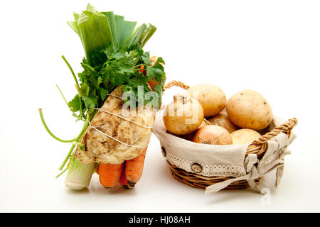 Cipolla, carote, prezzemolo, porro, sellery, sedano, erbe, di patate, potatoe, basket, Foto Stock