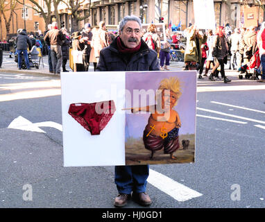 Londra, Regno Unito. Xxi gen, 2017. Le donne del marzo su Londra 2017 prende il via da fuori l'ambasciata Usa a Londra. Credito: Brian Minkoff/Alamy Live News Foto Stock