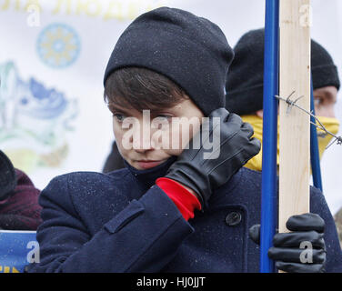 Kiev, Ucraina. Xxi gen, 2017. Pilota ucraino, membro del parlamento ucraino NADIA SAVCHENKO assiste ad una manifestazione chiamata ''Stop di Putin Guerra in Ucraina'' in Piazza Indipendenza a Kiev in Ucraina, il 21 gennaio 2017. Gli attivisti della domanda ucraino di rilascio di prigionieri di guerra e un appello alla comunità internazionale per aumentare la pressione per la Russia, per ristabilire l integrità territoriale dell'Ucraina, i media locali hanno riferito. Credito: Serg Glovny/ZUMA filo/Alamy Live News Foto Stock