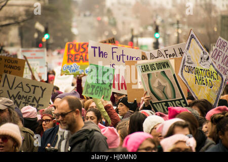 Washington, Stati Uniti d'America. Xxi gen, 2017. Washington, DC, Gennaio 21, 2017, USA: centinaia di migliaia di uomini, donne e bambini è venuto a Washington DC per partecipare alle donne di marzo. Patsy Lynch/ Alamy Credito: Patsy Lynch/Alamy Live News Foto Stock