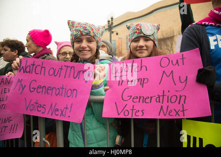 Washington, Stati Uniti d'America. Xxi gen, 2017. Washington, DC, Gennaio 21, 2017, USA: centinaia di migliaia di uomini, donne e bambini è venuto a Washington DC per partecipare alle donne di marzo. Patsy Lynch/Alamy Credito: Patsy Lynch/Alamy Live News Foto Stock