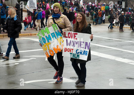 Madison, Wisconsin, Stati Uniti d'America. Xxi gen, 2017. Le donne di marzo si svolge a Washington. Credito: Gerard Lawton/Alamy Live News Foto Stock