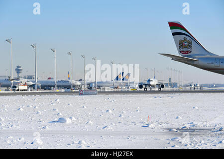 Lufthansa, regionale, CityLine, City line, LH, Airbus, A, + Etihad, Line Up, aeromobili, aereo, piano, Foto Stock