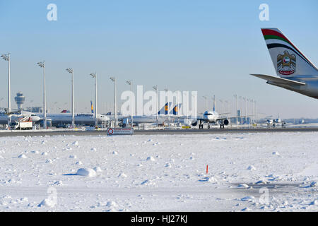 Lufthansa, regionale, CityLine, City line, LH, Airbus, A, + Etihad, Line Up, aeromobili, aereo, piano, Foto Stock