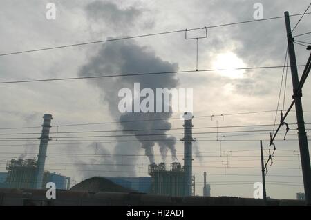 Mantova area industriale (Lombardia, Italia), la centrale termoelettrica ENIpower Foto Stock