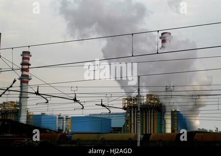 Mantova area industriale (Lombardia, Italia), la centrale termoelettrica ENIpower Foto Stock