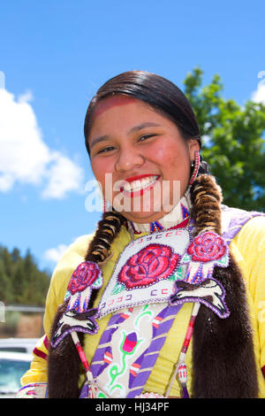 Donna in regalia, Pi-Ume-Sha trattato Giorni, Warm Springs Indian Reservation, Oregon Foto Stock