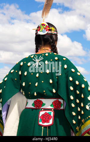 Donna in regalia, Pi-Ume-Sha trattato Giorni, Warm Springs Indian Reservation, Oregon Foto Stock