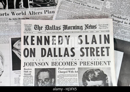 Pagina anteriore del Dallas Morning News (replica copia) il 23 novembre 1963 reporting la notizia dell'assassinio di John F Kennedy il 22 nov. Foto Stock