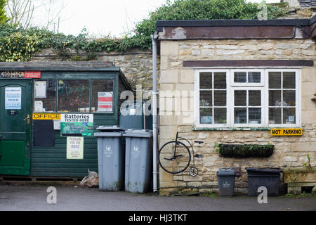 Burbero del garage dell small business in Cotswolds Foto Stock