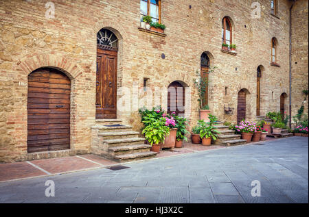 Bella stradina di vecchia città di Pienza in Toscana Foto Stock