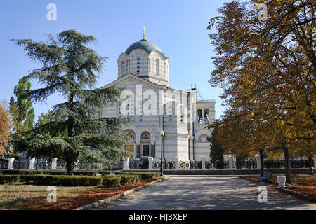 Autunno scena nel parco vicino San Vladimir nella cattedrale di Sebastopoli. Crimea, Russia. Foto Stock