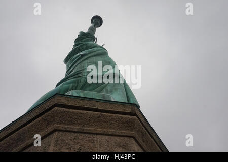 Vista della statua della libertà dal piedistallo, Liberty Island, New York Foto Stock