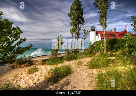 Punto Betsie Faro. Il punto storico faro Betsie sulle rive del lago Michigan nella Sleeping Bear Dunes. Foto Stock