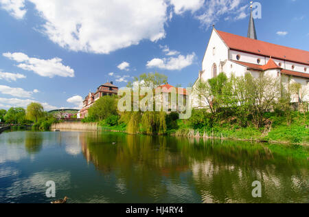 Hammelburg: Kellereischloss (Wine producer's castle) and Catholic town parish church Saint Johannes Baptist, Unterfranken, Lower Franconia, Bayern, Ba Foto Stock